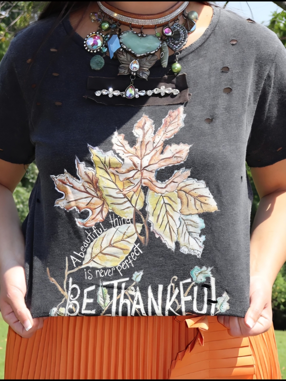 140p Be Thankful Women's Heathered Charcoal Distressed Short-Sleeve Graphic Tee